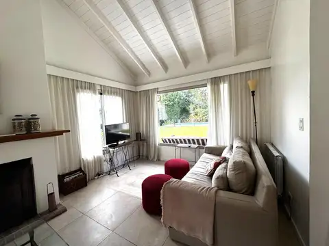 Casa en Alquiler Temporal con 2 cocheras