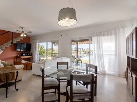 CASA EN VENTA VISTA AL LAGO