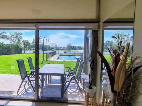 Avenida Del Lago 100