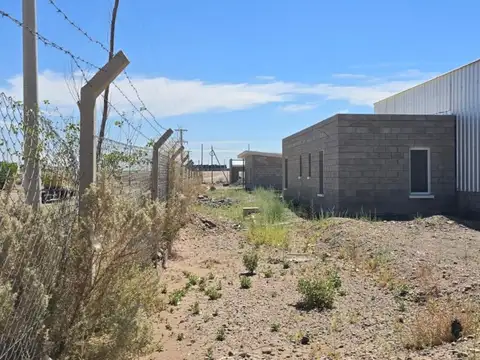 Predio 1 Has 2 Galpones c/ ofi frente a Ruta 7 Parque Añel