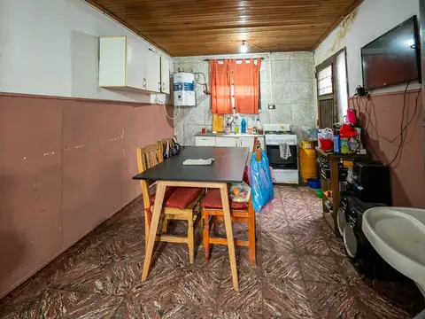 Casa 4 ambientes con 2 baños