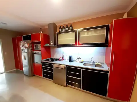 Casa 4 ambientes con 3 baños