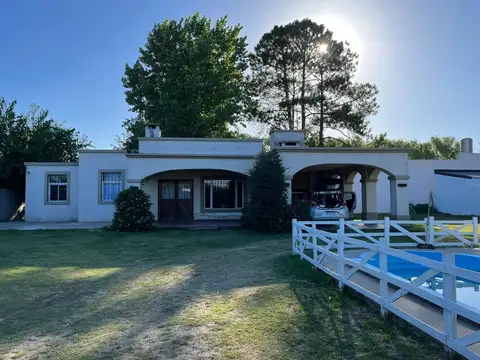 EN VENTA EN GENERAL RODRIGUEZ QUINTA SOBRE AMPLIO LOTE DE 900 M2; CONSTA DE PILETA - FICHA 6846