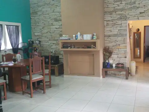 Casa en Venta con 6 cocheras