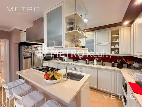 Casa en Venta de seis dormitorios, en San Isidro,  Con Pileta