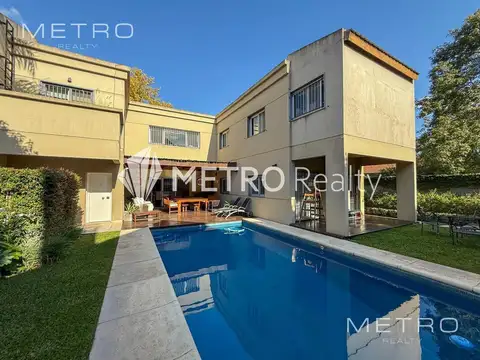 Casa en Venta de seis dormitorios, en San Isidro,  Con Pileta