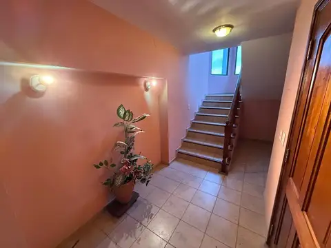 Casa 10 ambientes con 4 baños