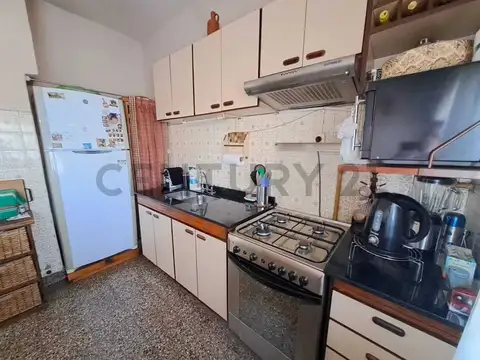 Venta departamento 3 ambientes con patio y terraza