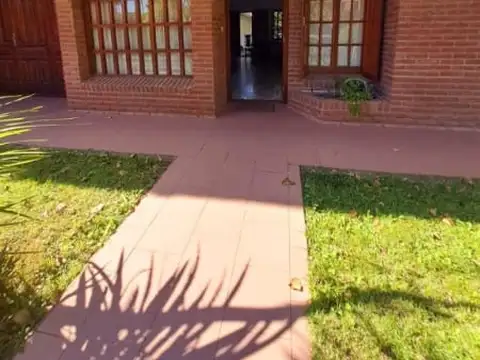 Casa 4 ambientes con 3 baños