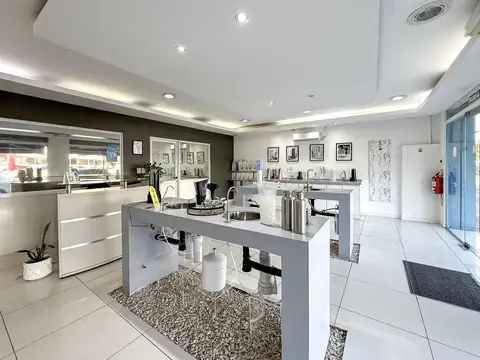 Edificio en Venta – Local comercial  y 2 departamentos – Ideal inversión en Martínez