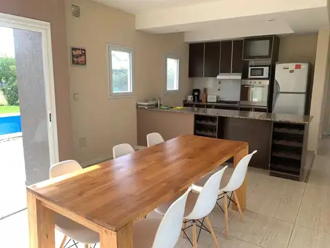 Casa en Venta en El Cantón - Barrio Golf, USD 242.000