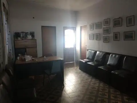 Casa 5 ambientes con 1 baño