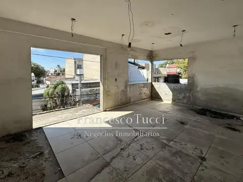 Edificio a concluir, 4 Departamentos con cocheras y local