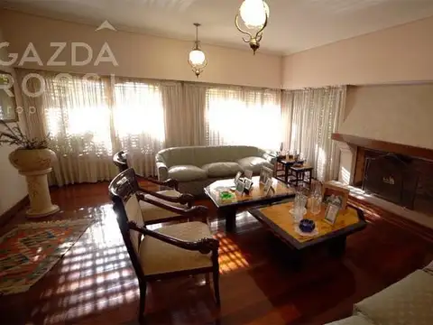 Casa en Venta con 4 cocheras