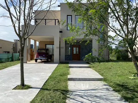 Casa en Venta en Pilar del Este - San Ramon, USD 182.000