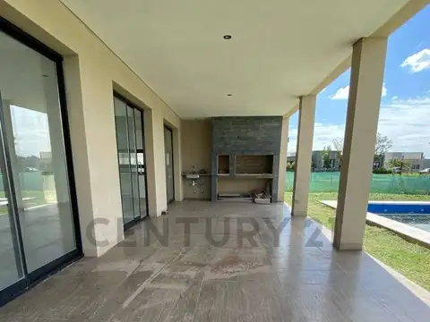 Casa en Venta con 3 cocheras