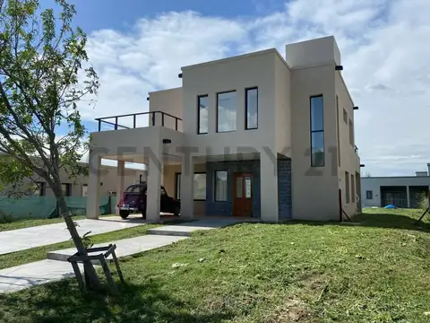 CASA CON PILETA EN SAN RAMON