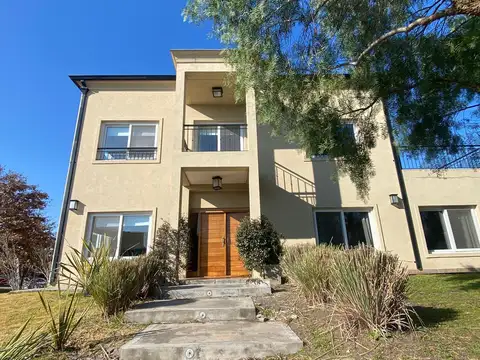 Casa en Pilar del Este, barrio Santa Guadalupe