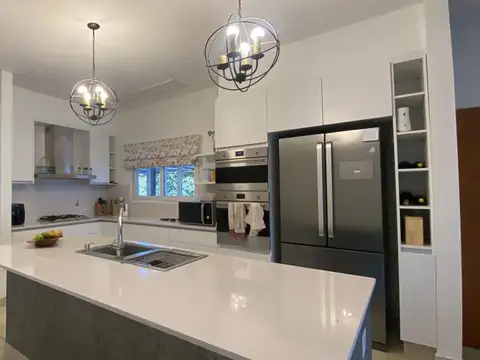 Casa en Pilar del Este, barrio Santa Guadalupe