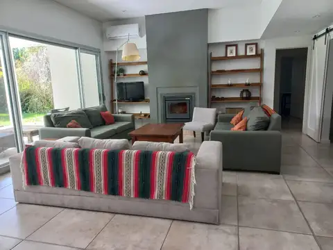 Casa en Venta en Campana, USD 275.000