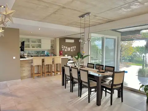 El Canton Puerto Laguna 100, Escobar 100