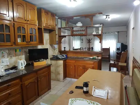 Casa 3 amb. s/Av. Cruz - VENTA