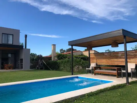 Casa en Venta en Pilar del Este - San Ramiro, USD 255.000