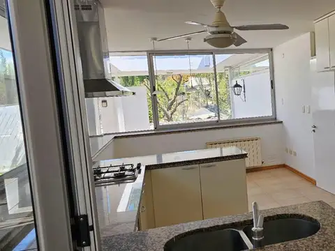 Excelente casa en Barrio Privado