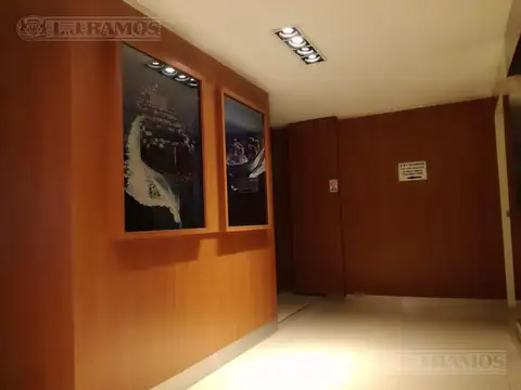 Oficina en Alquiler con 6 cocheras