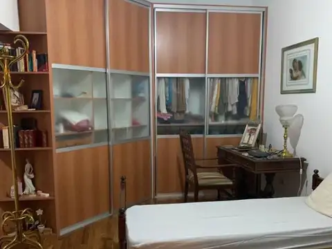 Casa de 2 cuartos en venta, con cochera y patio