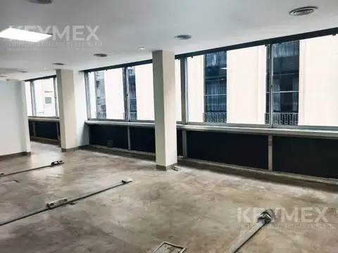 Oficina en venta con excelentes vistas cerca de Plaza de Mayo y seguridad 24 horas