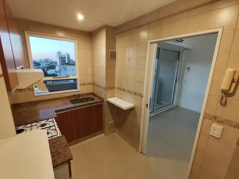 Excelente Dto de 2 amb como Nuevo y Balcón de 6m2