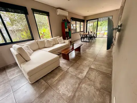 Casa 3 ambientes con 2 baños