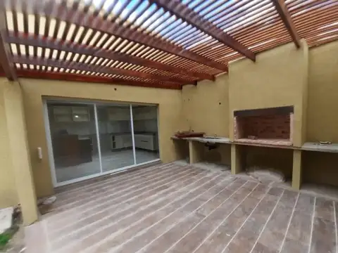 Depto Tipo Casa en Venta de 3 ambientes