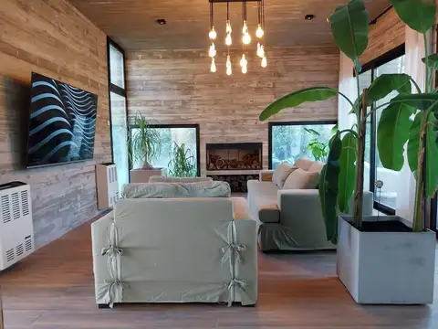 Casa con pileta y vista al golf, en Isla del Golf, Pinamar