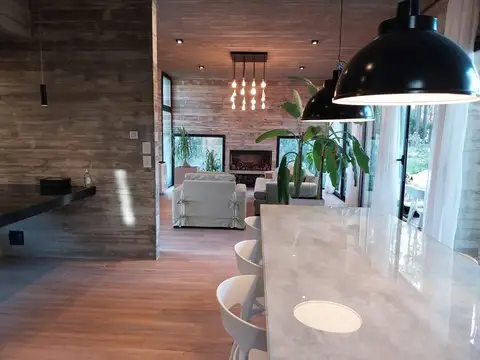 Casa con pileta y vista al golf, en Isla del Golf, Pinamar