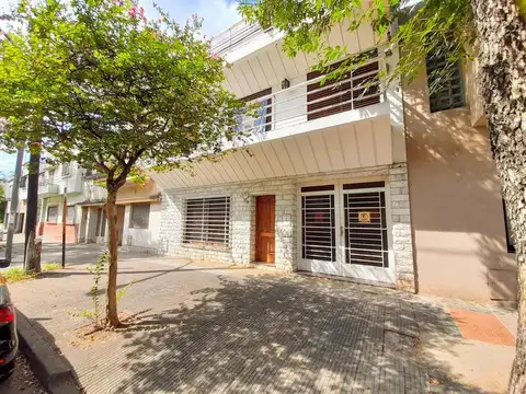 Venta Casa. Boulevard Seguí y Buenos Aires. Rosario.