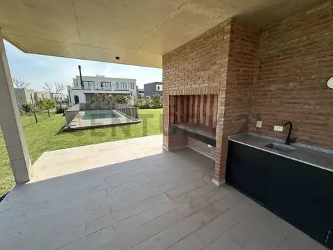 Casa en Venta en Prados del Oeste, USD 239.000