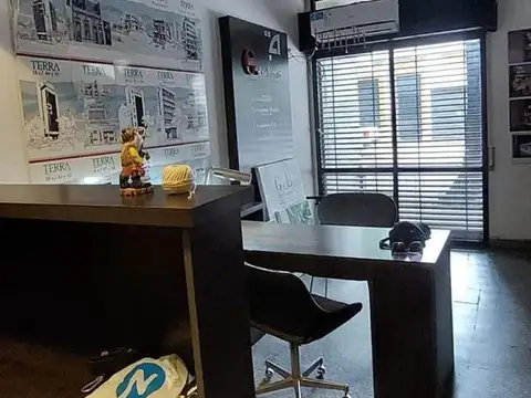 Casa 7 ambientes con 2 baños