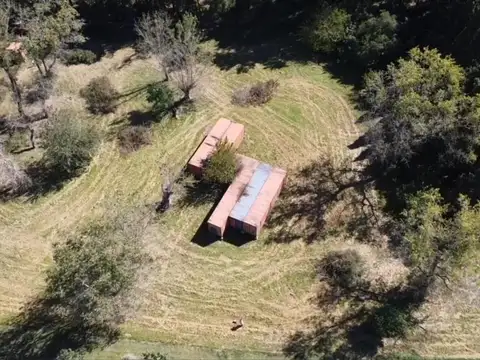 1 hectarea con mejoras y arbolada a 5 min del centro de Cañu