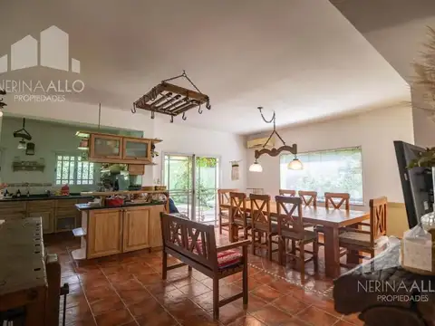 Casa en Venta con 2 cocheras