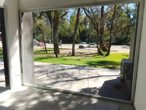En Pinamar | Local en venta sobre Av. Bunge - A1