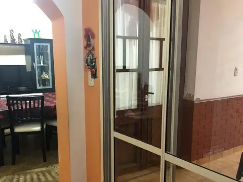 AMPLIO RECICLADO PLANTA ALTA NUEVA – BUEN ESTADO GENERAL - SIN EXPENSAS