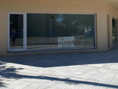 Local en Alquiler en Funes, $ 750.000