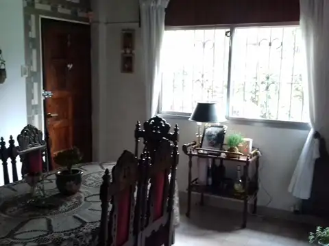 CASA MÁS GALPON - GENEROSO LOTE DE 848M2 - ESCUCHA OFERTA