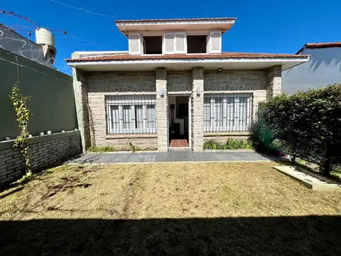 DOS CASAS EN BLOCK EN VENTA EN MOGOTES CON PARQUE