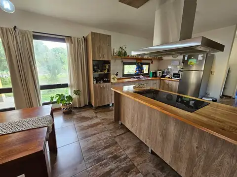 Casa en Venta con 3 cocheras