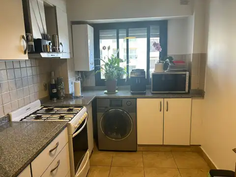 Departamento de 3 ambientes con cochera cubierta en Quilmes Centro