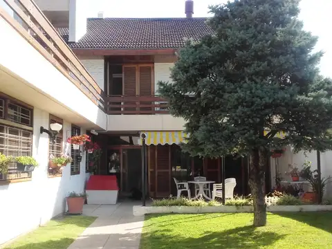 Casa 5 ambientes con 4 baños