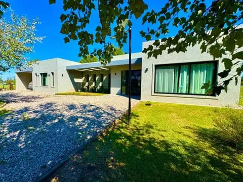 VENTA CASA 4 AMB C/PILETA QUINCHO CARLOS KEEN